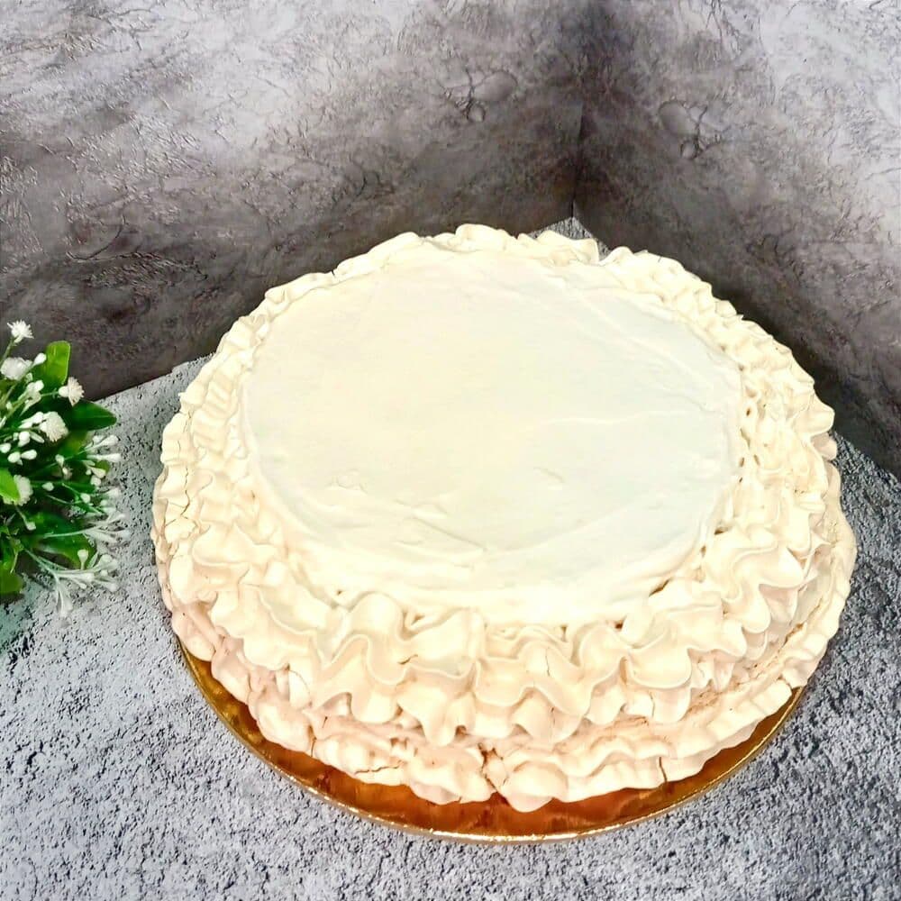 Торт "Дакуаз" меренговый с грецкими орехами и финиками